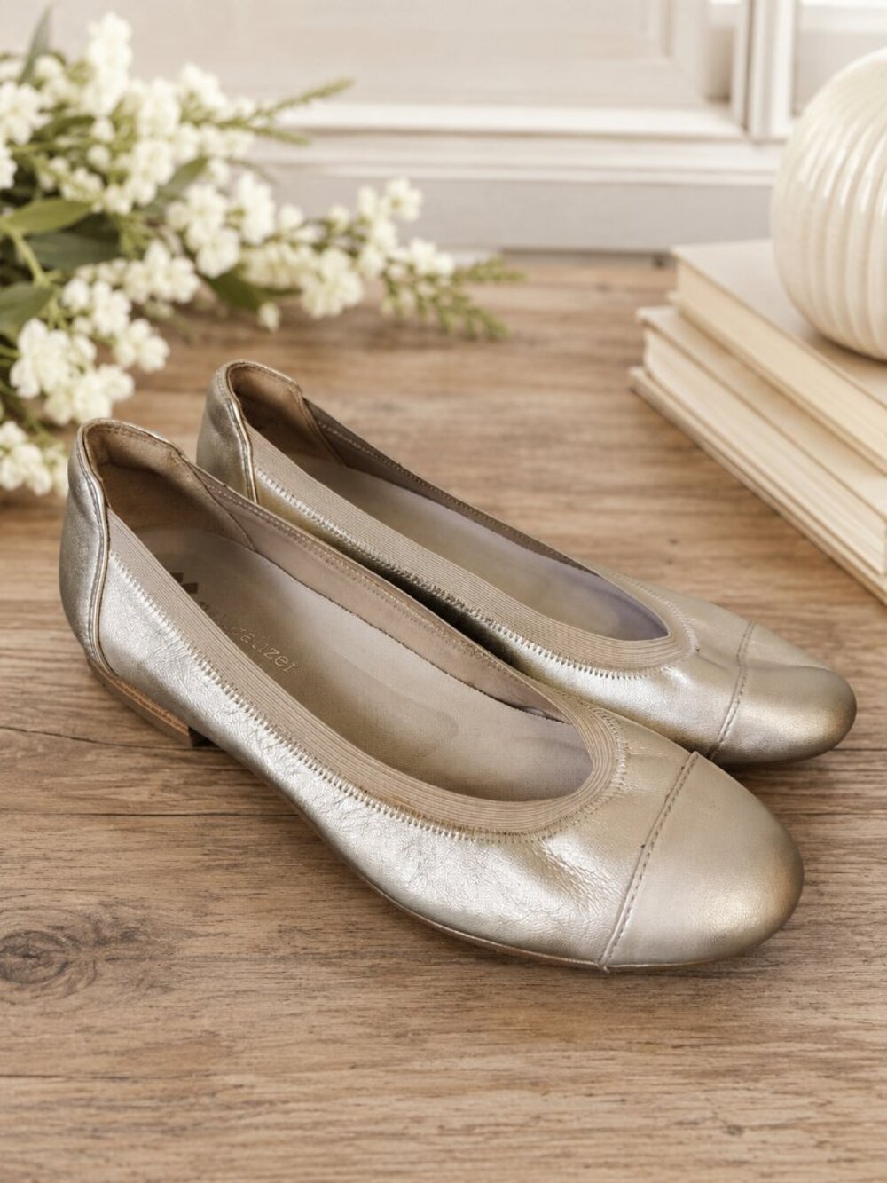 Naturalizer Leather Ballet Flat Shoes Gold Cap Toe Comfort Women's US 7.5N
